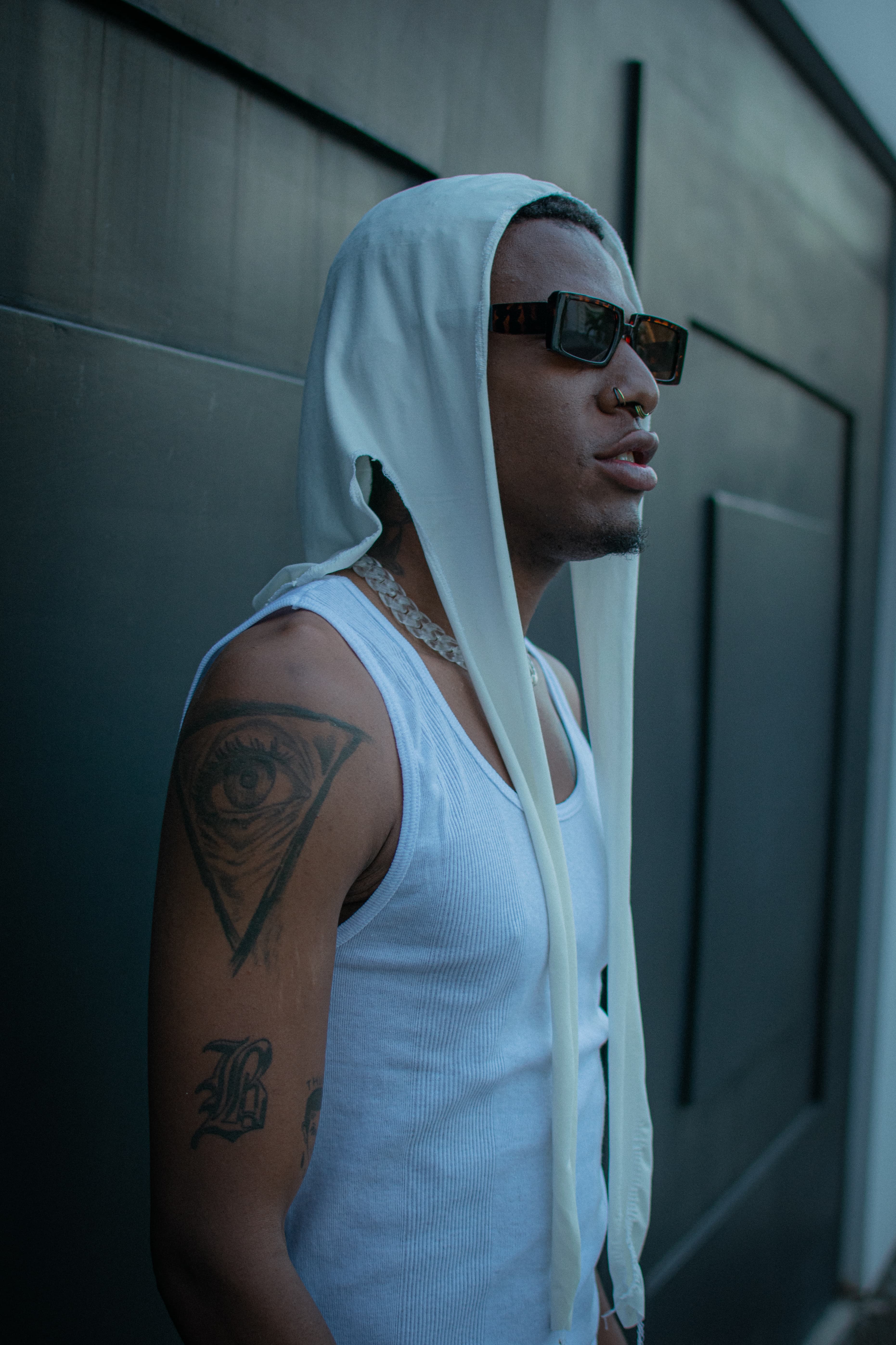 Yemel mostrando estilo Snake Mafia